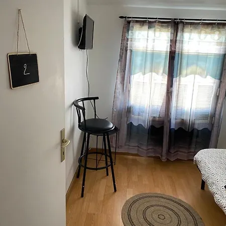 Chambre Privee Les Lys בית הארחה 3*